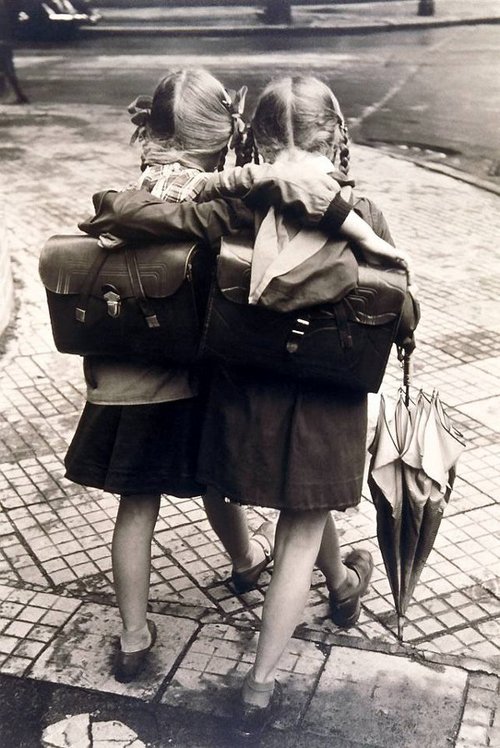 2-girls-with-book-satchels